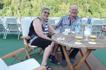 Flirten auf der Donau mit einem Bier etc. .JPG