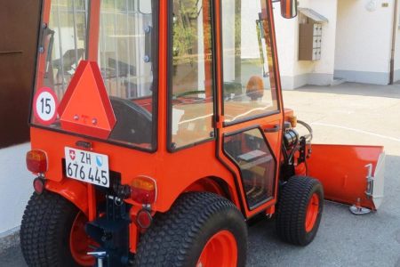 Kubota HST 7100 m.Schneepflug. Rest .jpg