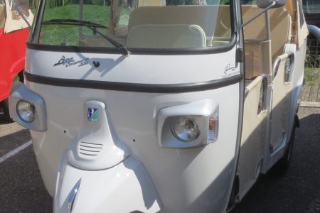 Piaggio APE Calessino Weiss für das Gemütliche .JPG