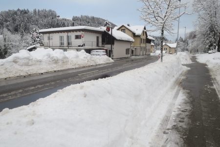 Schnee Deponie m. Kubota Traktor .JPG