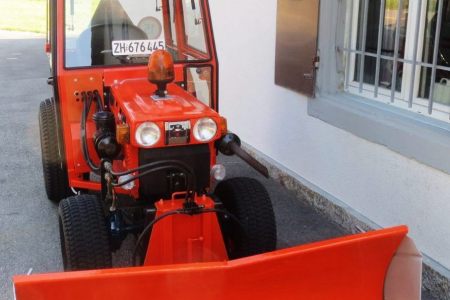 Kubota HST 1700 m. Schneepflug Rest. .JPG