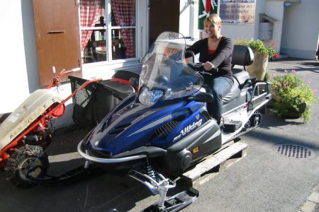 Yamaha mit Meiner jungen Chefin  .JPG