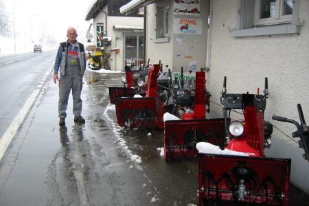 Bereit gestellte Maschinen für den Zweiten Schnefall .jpg